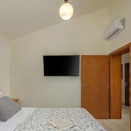 Alora Zadarvillas