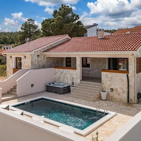 Alora Zadarvillas Pridraga