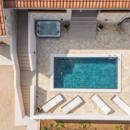 Alora Zadarvillas Pridraga