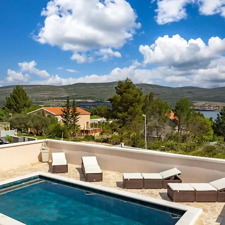 Alora Zadarvillas * Pridraga