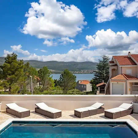 Alora Zadarvillas