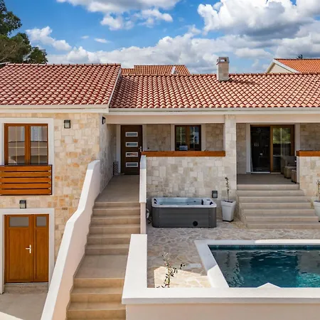 Alora Zadarvillas Vila